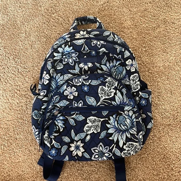 Vera Bradley Blue and Cream Floral Mini Backpack Amazon.com: Vera Bradley Women main image 4